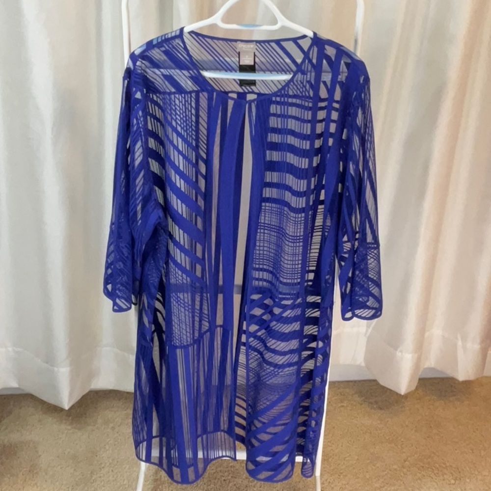 Chico’s Travelers long royal/cobalt blue jacket w hook at neck - Size 4 (20/22)